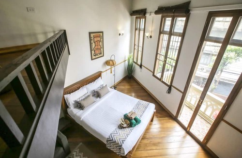 China Town Hotel | 103 - Bed and Brews