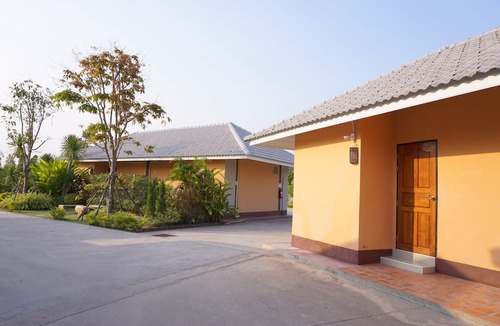 Uthai Thani Hotel | S Ville Resort