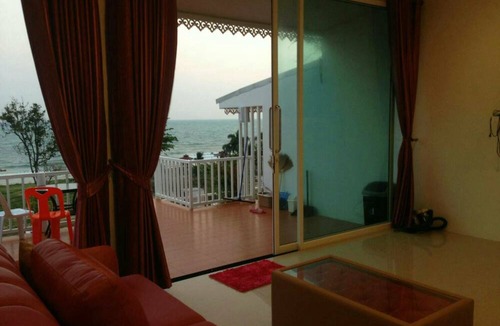 Chakphong Villa | White House Mountian Beach Resort