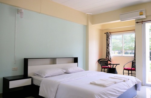 Ta Sit Hotel | UT Home Apartment