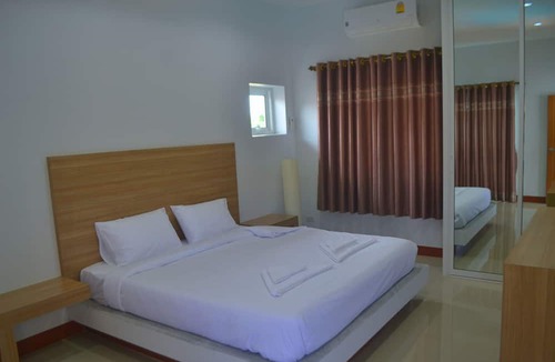 Lan Saka Hotel | Pool House Lanska
