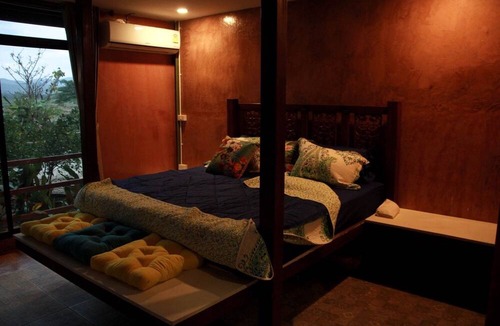 San Kamphaeng House | Phu Mi Lum Nao House
