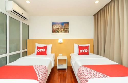 Si Phraya Hotel | OYO 225 Premier Place Hotel