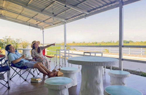 Tha Bo House | Nokhuuk Rimkhong Riverside Cosy Home