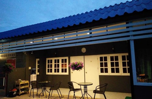 Wiset Chai Chan Hotel | Jumbo Villa Homestay and Resort