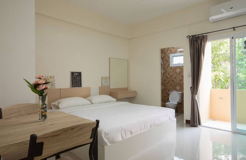 Bang Bua Thong Hotel | A.E. Richy Home