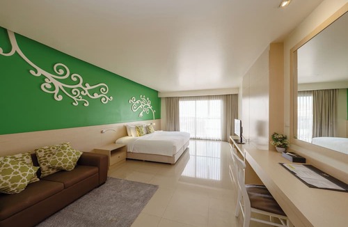 Krathum Baen Hotel | Jolly Suites Petkasem