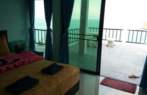 Tha Thaewawong Hotel | Ocean View Resort - Koh Sichang