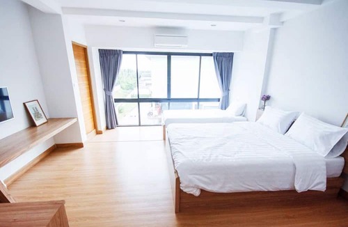 Chonburi Hotel | The LogBook Room and Cafe