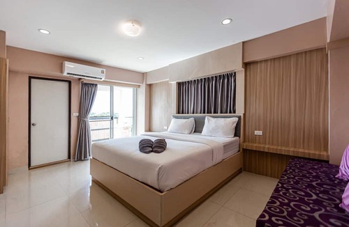 Bangkok Hotel | Latin Garden