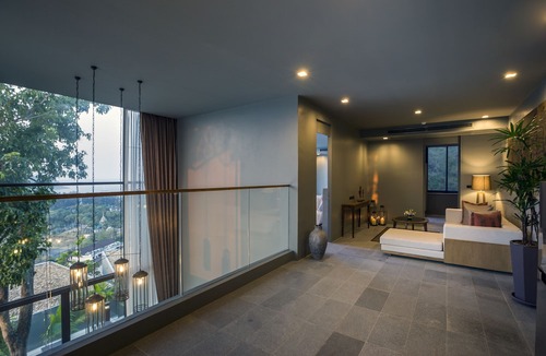 Nai Harn Hotel | Sunsuri Villas