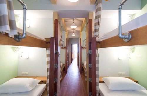 Bangkok Central Business District Hostel | Barn and Bed Hostel