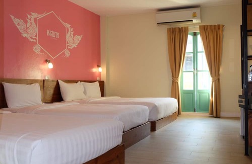 San Chao Pho Suea Hotel | Siri Poshtel Bangkok