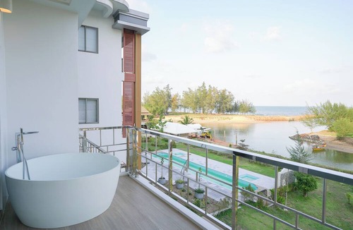 Bang Saphan Hotel | Koh Talu On Shore Resort by Koko