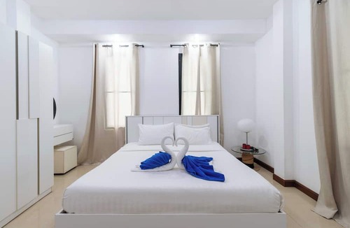 Cherngtalay Villa | 3BR Pool Villa Near Boat Avenue V303