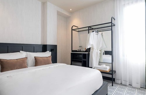 Chakkrawat Hotel | Merchant's Gate Songwat