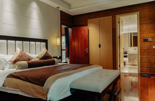 Mean Chey Hotel | Flame Resort And Bistro Phnom Penh