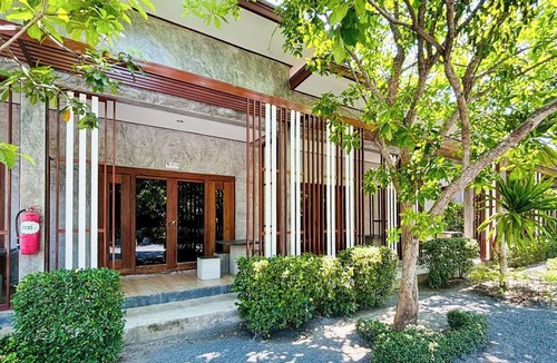 Khanom Hotel | Klang Aow Resort