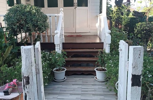 Ramkhamhaeng House | Baan Chay Klong-peaceful Canal Side2br Family Stay