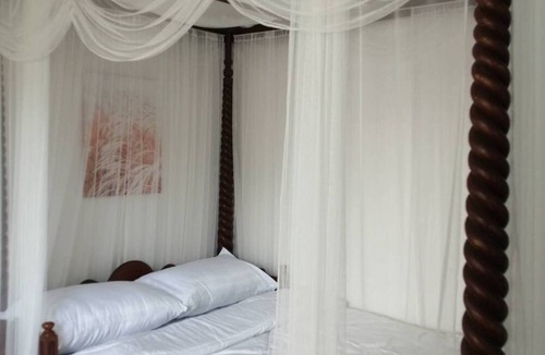 Ramkhamhaeng House | Baan Chay Klong-peaceful Canal Side2br Family Stay