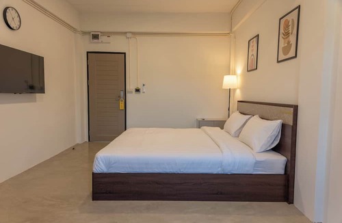 Krathum Lom Hotel | Morning Place