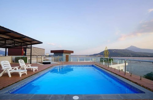 Pakse Hotel | Intouch Riverside Hotel
