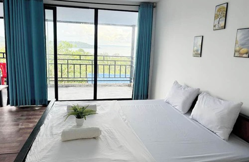 Koh Rong Bed & Breakfast | Top View Koh Rong