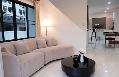 Bang Na House | Modern Private Pool Villa in Sukhumvit