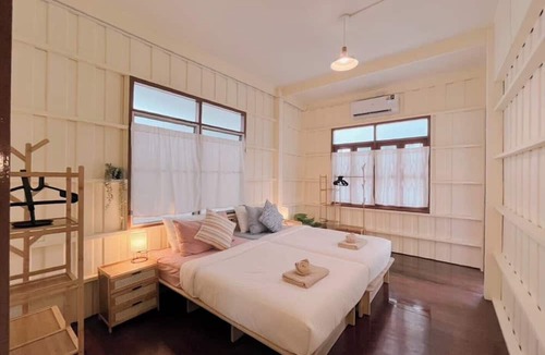 Bangkok Yai Hotel | White & Green Boutique Homestay