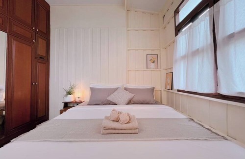 Bangkok Yai Hotel | White & Green Boutique Homestay