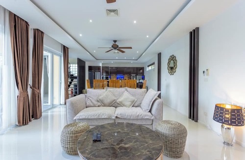 Chalong Villa | Oceanview 4BR Villa Jacuzzi Escape V180