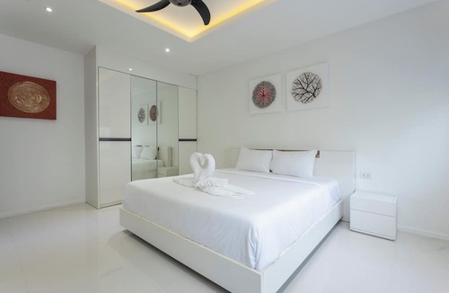 Chalong Villa | Oceanview 4BR Villa Jacuzzi Escape V180