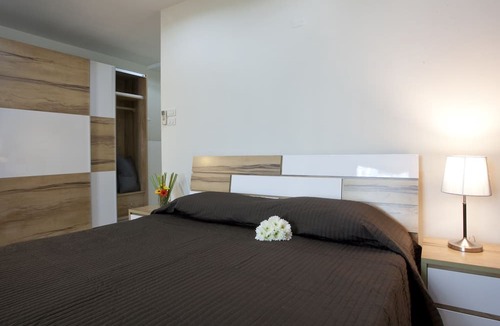 Chom Phon Hotel | Tongtip Place