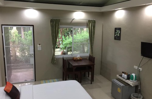 Lumphli Hotel | Q Zone Boutique