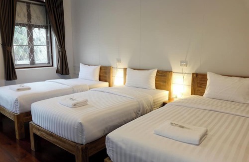 Maha Phruttharam House | Ausamlor Guesthouse