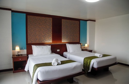 Srisa Chorakhe Noi Hotel | Convenient Grand Plus Hotel Suvarnabhumi