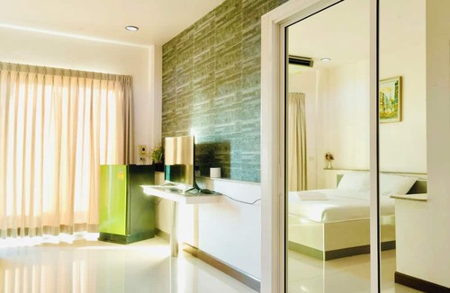 Samre Hotel | Ree Riverside hotel
