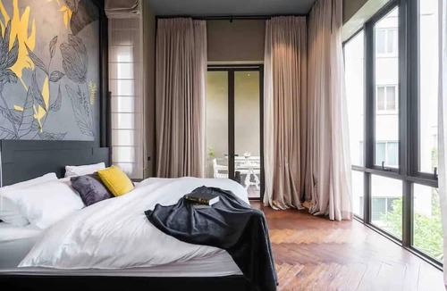 Ekkamai Villa | Luxury Modern Pool Jacuzzi Villa 5BR Thonglor
