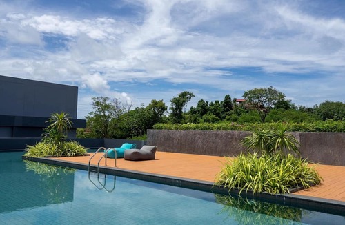 Nai Harn Apartment | NaiHarn Duplex with Pool View UTL A310