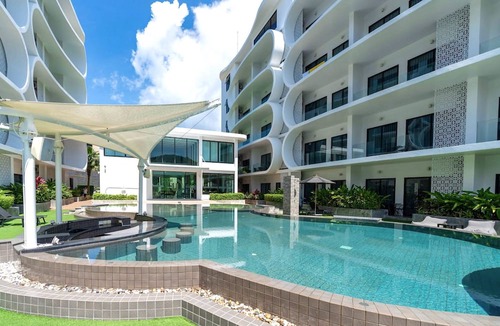 Nai Harn Apartment | NaiHarn Duplex with Pool View UTL A310