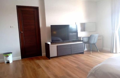 Bang Pakong Villa | Waterfront Royal Villa