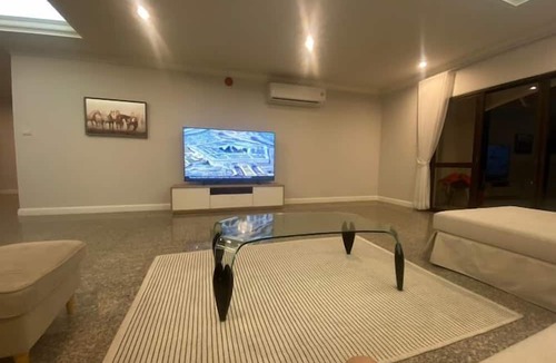 Bang Pakong Villa | Waterfront Royal Villa
