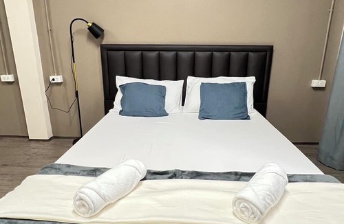 Chong Nonsi Hotel | The Cage Yan Nawa