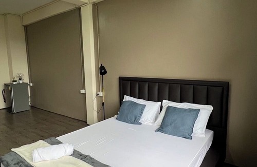 Chong Nonsi Hotel | The Cage Yan Nawa