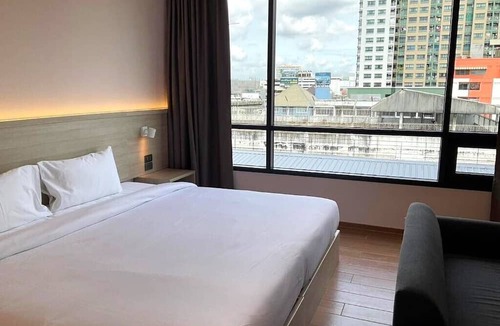 Bang Phlat Hotel | 35 Bow Hotel