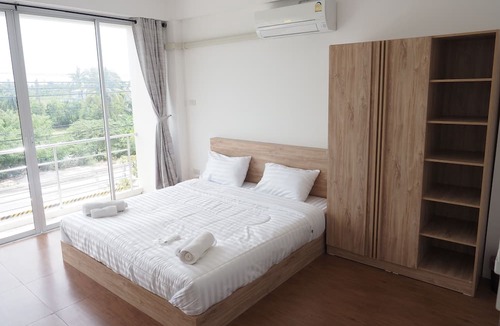 Nakhon Chai Si Hotel | DreamStay