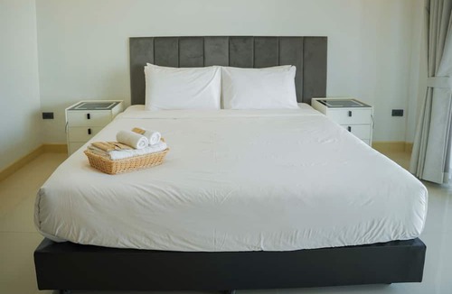Ban Tai Hotel | R2 Bed and Pool Kanchanaburi