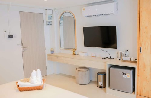 Ban Tai Hotel | R2 Bed and Pool Kanchanaburi