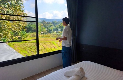 Mae Pong Villa | Brick Box Pool Villa & Café