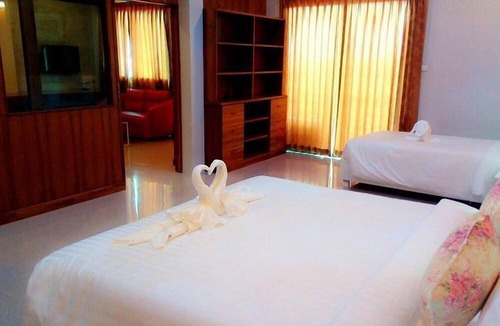 Warin Chamrap Hotel | Waen Petch Place